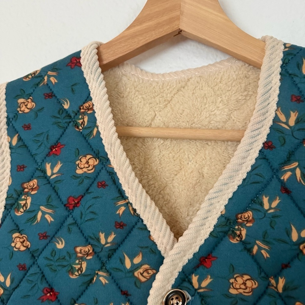 Grannycore Korean vest go viral floral and fur trim - Picture 2 of 10